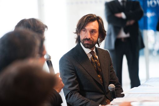 Torino, si fingeva Andrea Pirlo per compiere truffe: denunciato 48enne