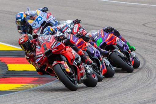 Bagnaia campione del mondo anche di generosità: a Casa Ugi i regali del matrimonio Bagnaia campione del mondo anche di generosità: a Casa Ugi i regali del matrimonio