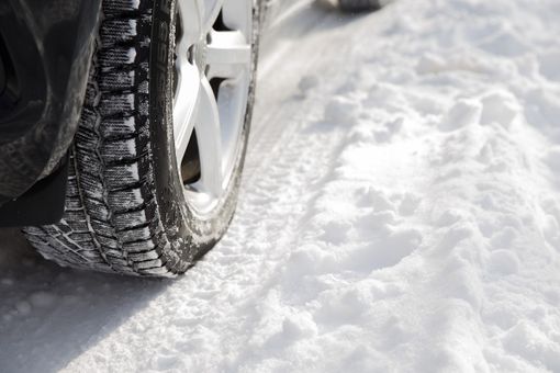 Da novembre in vigore anche nella provincia di Torino l'obbligo di gomme invernali o di catene Da novembre in vigore anche nella provincia di Torino l'obbligo di gomme invernali o di catene