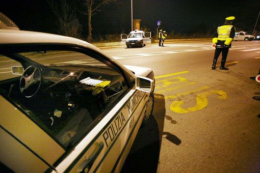 Sicurezza sulle strade di Torino, controlli nella notte: multati 64 automobilisti