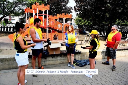 I volontari di “Puliamo Volpiano” sfidano il caldo: rimossi rifiuti in piazza Madonna delle Grazie I volontari di “Puliamo Volpiano” sfidano il caldo: rimossi rifiuti in piazza Madonna delle Grazie