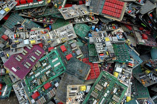 raccolta di rifiuti elettronici