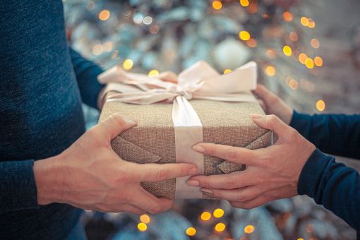 Torinesi specialisti del regalo all'ultimo minuto: sei su dieci lo comprano tra oggi e domani Torinesi specialisti del regalo all'ultimo minuto: sei su dieci lo comprano tra oggi e domani