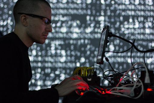 Al Bunker con ALGO:RITMI l'infotainmente si gioca sul live creating coding Al Bunker con ALGO:RITMI l'infotainmente si gioca sul live creating coding