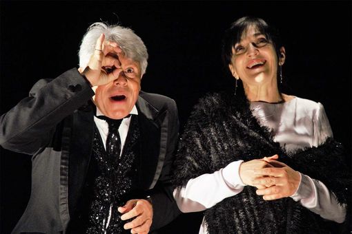 "Risate di gioia" al teatro Astra: in scena Elena Bucci e Marco Sgrosso "Risate di gioia" al teatro Astra: in scena Elena Bucci e Marco Sgrosso