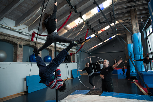 spettacolo di circo contermporaneo spettacolo di circo contermporaneo