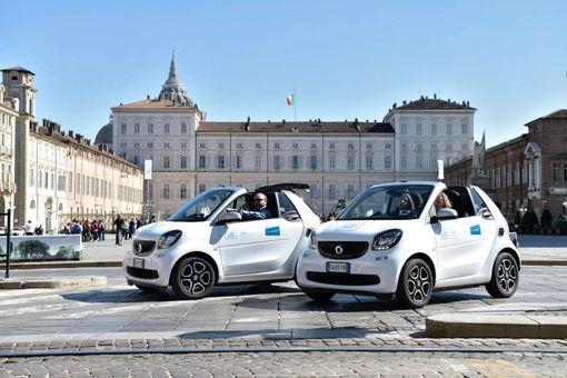 Da oggi per le strade di Torino 50 nuove smart cabrio in sharing Da oggi per le strade di Torino 50 nuove smart cabrio in sharing