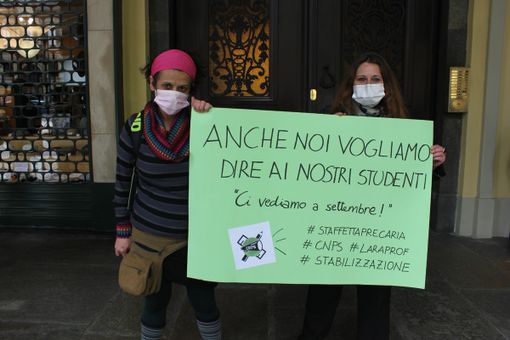 La staffetta dei docenti precari fa tappa a Torino: “A settembre la situazione sarà catastrofica” (VIDEO)