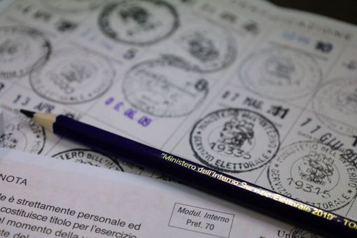 Caos elettorale: a tre mesi dalle elezioni, a Torino decine di scrutatori non pagati