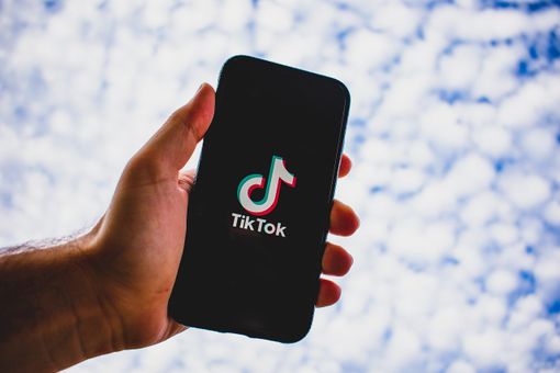 Tiktok: il social dei giovani preso d'assalto dai brand Tiktok: il social dei giovani preso d'assalto dai brand