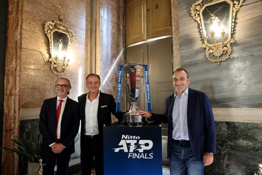 Atp Finals, il trofeo arriva a Torino: "Puntiamo ad altri 5 anni, anche con aiuto economico del Governo" Atp Finals, il trofeo arriva a Torino: "Puntiamo ad altri 5 anni, anche con aiuto economico del Governo"