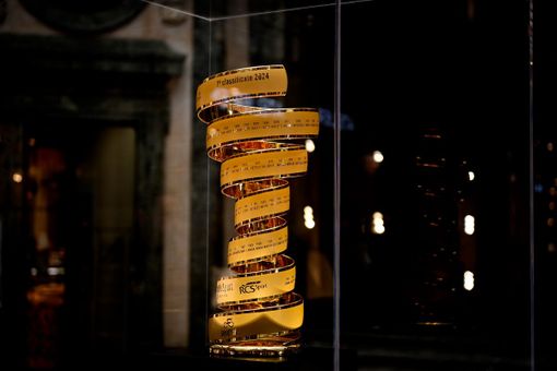 Conto alla rovescia per la Grande Partenza del Giro: arrivato a Torino il Trofeo Senza Fine