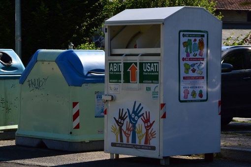 contenitore vestiti usati contenitore vestiti usati