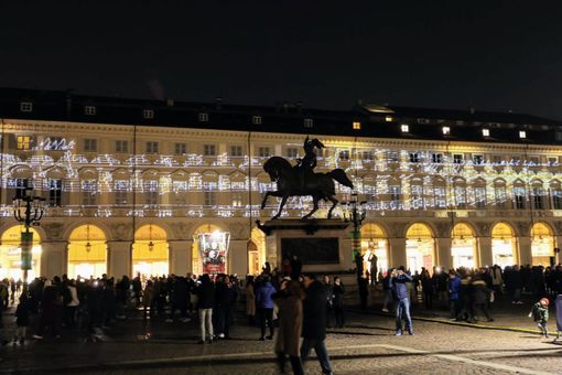 spettacolo di luci e suoni nel centro di Torino