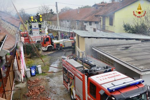 Coppia di anziani salvati dalle fiamme a San Maurizio Canavese (FOTO)