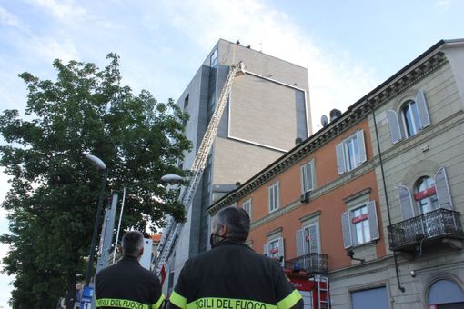 crollo cartellone pubblicitario in corso Ferrucci crollo cartellone pubblicitario in corso Ferrucci