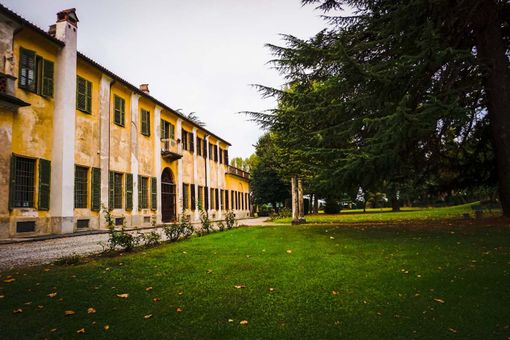 Pianezza, Villa Lascaris apre per la prima volta le sue porte con "La luce oltre la siepe" Pianezza, Villa Lascaris apre per la prima volta le sue porte con "La luce oltre la siepe"