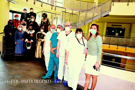 Persone in visita all'ospedale