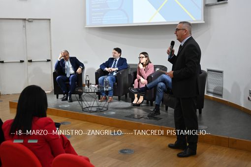 riunione in una sala congressi