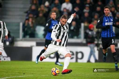 Il padre di Higuain in difesa del figlio: &quot;Gonzalo tornerà in Italia e rispetterà il contratto con la Juve&quot;