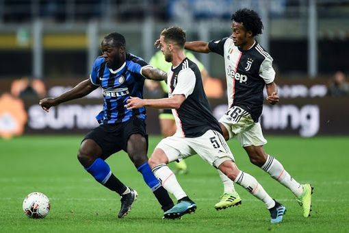 Il campionato di Serie A si gioca, come se nulla fosse