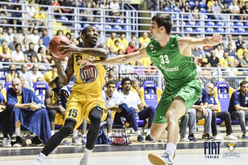 Un fase di gioco fra Fiat Torino e Darssafaka