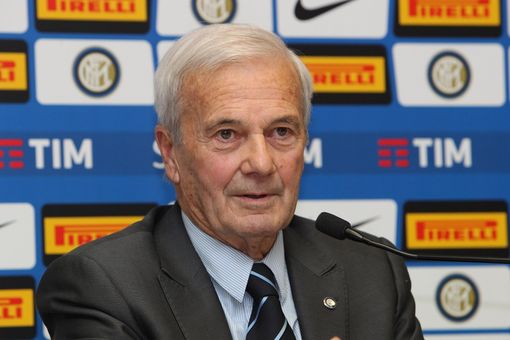 Gigi Simoni rimane aggrappato alla vita. La moglie: “Continua a lottare giorno dopo giorno, ma versa ancora in gravi condizioni" Gigi Simoni rimane aggrappato alla vita. La moglie: “Continua a lottare giorno dopo giorno, ma versa ancora in gravi condizioni"