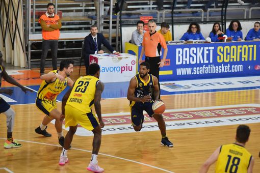 La Reale Mutua Basket Torino vince all'ultimo respiro con Scafati e vola in finale di Supercoppa