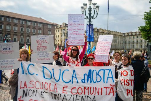 Il mondo della scuola è sceso in piazza per far sentire il proprio malcontento Il mondo della scuola è sceso in piazza per far sentire il proprio malcontento