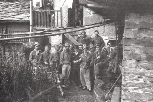 Inverno 1944-1945: uomini della banda di Francesco Dema e Fiore Toye a Perosa Argentina