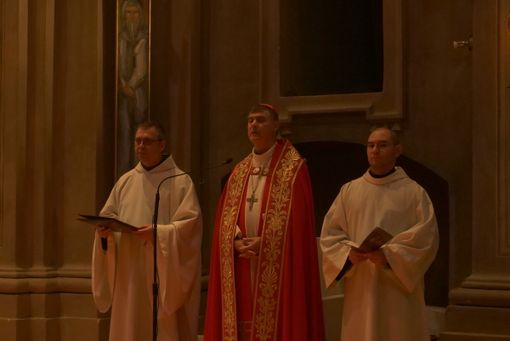 Un momento della cerimonia con il cardinale Roberto Repole