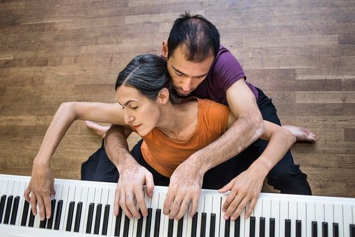 Va in scena “Duo con piano”, spettacolo inserito nel cartellone del Cirko Vertigo di Grugliasco [FOTO]