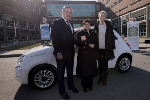 Lotteria "Ricerca la fortuna": consegnata a Candiolo una Fiat 500C a una vincitrice speciale Lotteria "Ricerca la fortuna": consegnata a Candiolo una Fiat 500C a una vincitrice speciale