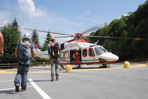 Cade dalla Falesia di Montenero, sulle colline di Ivrea: al Cto in elicottero un quarantenne di Pinerolo
