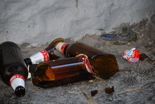 cocci di bottiglia - foto di repertorio cocci di bottiglia - foto di repertorio
