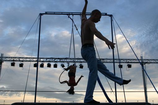 Il circo oltre le sbarre, spettacolo di Cirko Vertigo nel carcere delle Valette