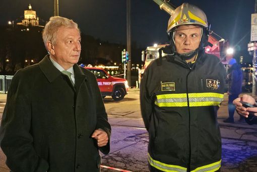 Cronaca degli ultimi secondi del bus finito nel Po: "Manovra insolita" Cronaca degli ultimi secondi del bus finito nel Po: "Manovra insolita"