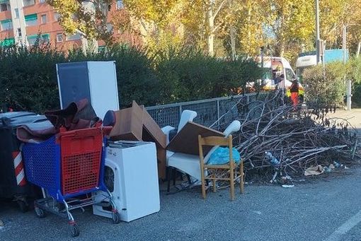 maxi abbandono in via parri maxi abbandono in via parri