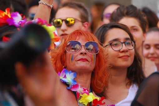L’orgoglio LGBTQI oggi sfila al Torino Pride e abbatte i confini: "Per i diritti di tutti"