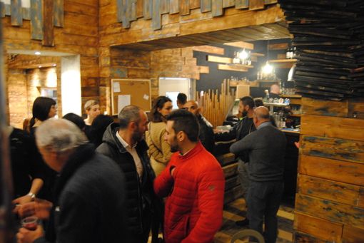 Tra buon cibo e cabaret, inaugura Wispobish a Torino: cottura al &quot;Josper&quot; e spettacoli in arrivo [FOTO e VIDEO]