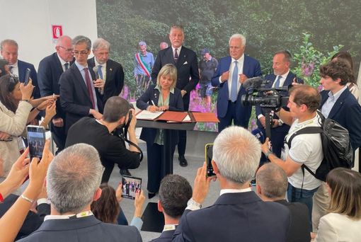 Firmato il protocollo per candidare la Via Francigena a patrimonio Unesco Firmato il protocollo per candidare la Via Francigena a patrimonio Unesco