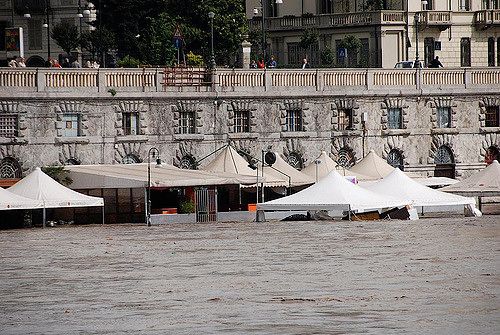Maltempo, il Po straripa ai Murazzi ed esonda tra Carignano e Pancalieri, mentre la viabilità sta tornando normale tra Balangero e Monastero di Lanzo Maltempo, il Po straripa ai Murazzi ed esonda tra Carignano e Pancalieri, mentre la viabilità sta tornando normale tra Balangero e Monastero di Lanzo