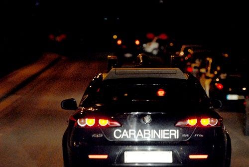 Non rispettano l'alt dei carabinieri e si lanciano a folle velocità per le vie di Pecetto Non rispettano l'alt dei carabinieri e si lanciano a folle velocità per le vie di Pecetto