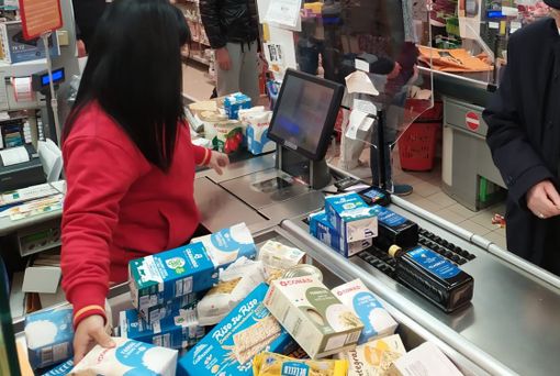 A Torino cronaca di un aiuto per bisognosi: da oggi spesa e cena gratis con Aics A Torino cronaca di un aiuto per bisognosi: da oggi spesa e cena gratis con Aics