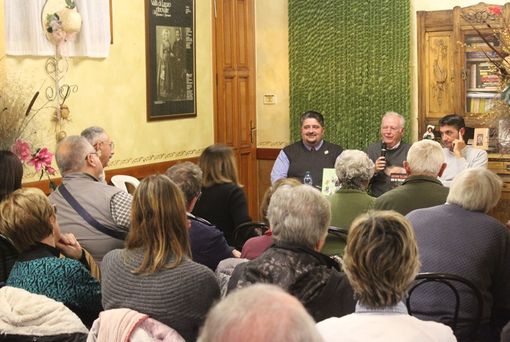 Un bel pubblico per Massimo Tallone ai Caffè Culturali Viù Un bel pubblico per Massimo Tallone ai Caffè Culturali Viù