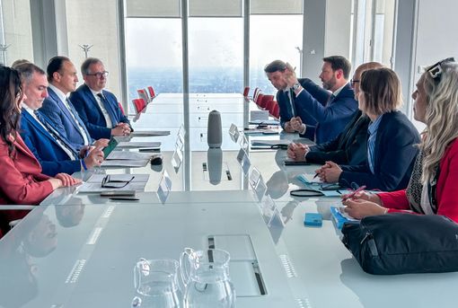 Una immagine del tavolo di confronto