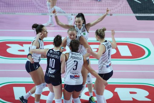 La Reale Mutua Fenera Chieri ’76 riscrive la storia, il derby a Novara è vinto 1-3