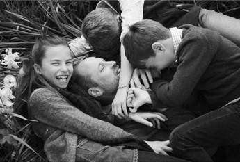 William, il lato tenero del principe nelle foto con i figli per la festa del papà William, il lato tenero del principe nelle foto con i figli per la festa del papà