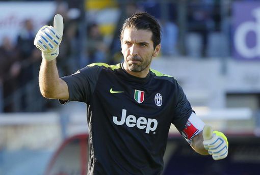 Gigi Buffon annuncia a Torino l'addio alla Juve. Ma forse non è addio al calcio