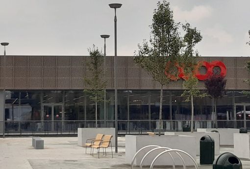 Via Botticelli, è pronta la nuova piazza pedonale davanti alla Coop